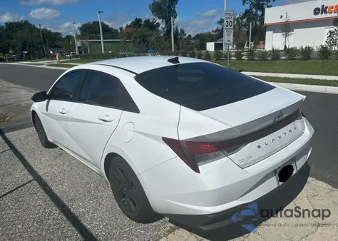 2021 Hyundai Elantra Sel z USA, uszkodzony, nr VIN 5NPLM4AG2MH026998